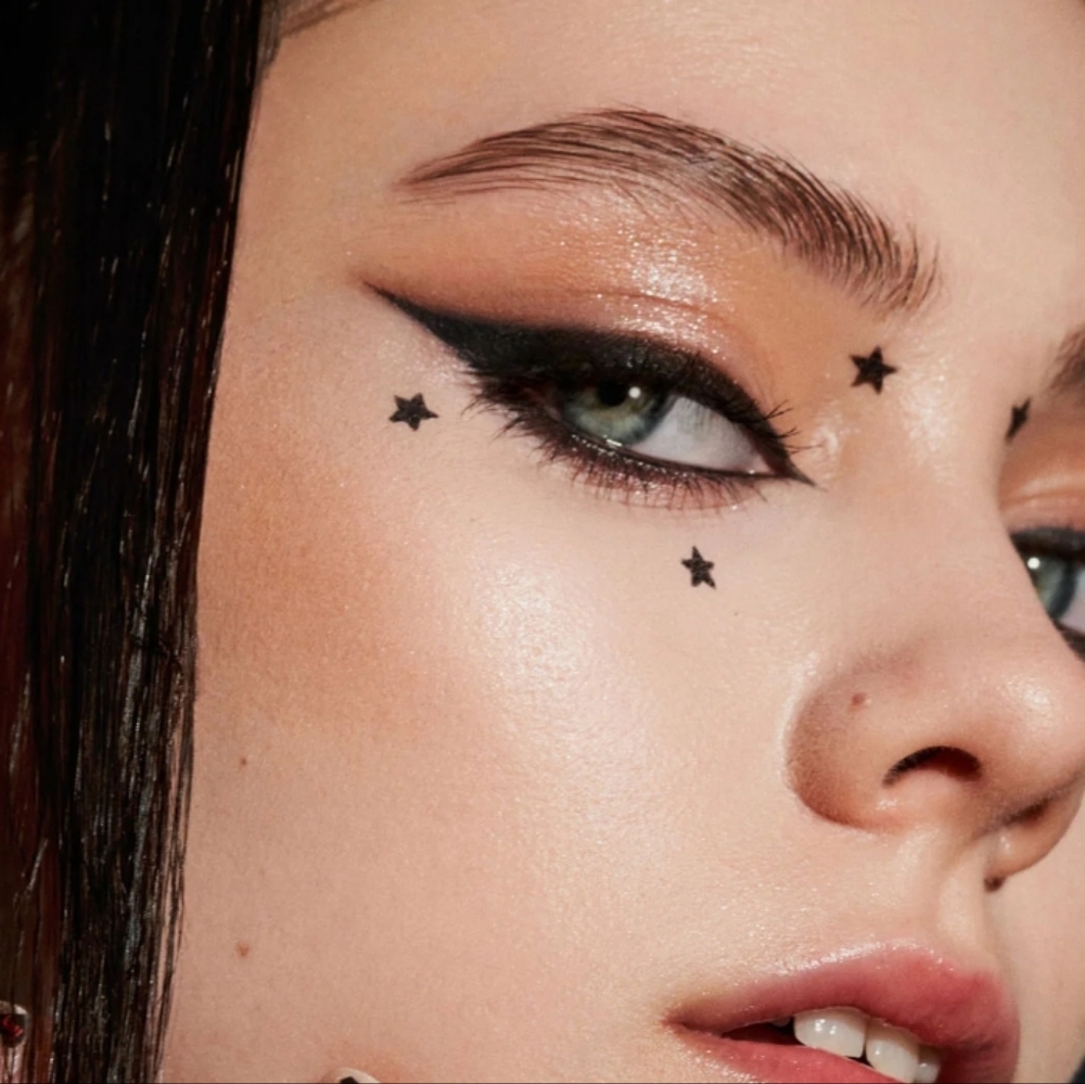 The Vampire Diaries x Lottie London Love Sucks x eyeliner & star stamp duo - Picture 4 of 4